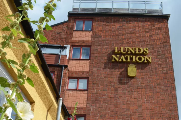 Bild på Lunds nations tegelfasad