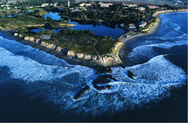 Flygbild över Campus Santa Barbara. Foto.