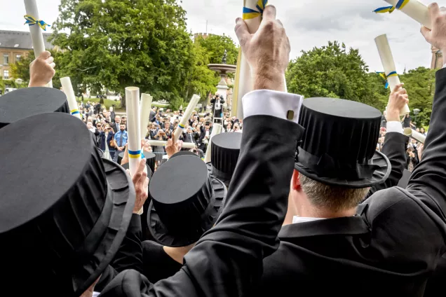 Tidigare doktorander som har fått sina examen. Foto: Kennet Ruona.