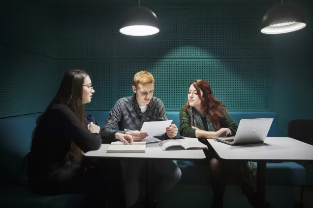 Studenter vid Centrum för öst- och sydöstasienstudier. Foto: Johan Bävman.