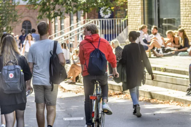 Studenter utanför Eden