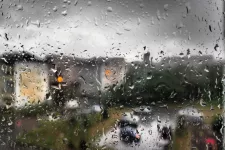 fönsterrutor med regn