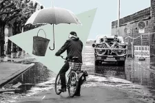 Illustration av regn, flödande vatten, cyklist, bil och paraply.